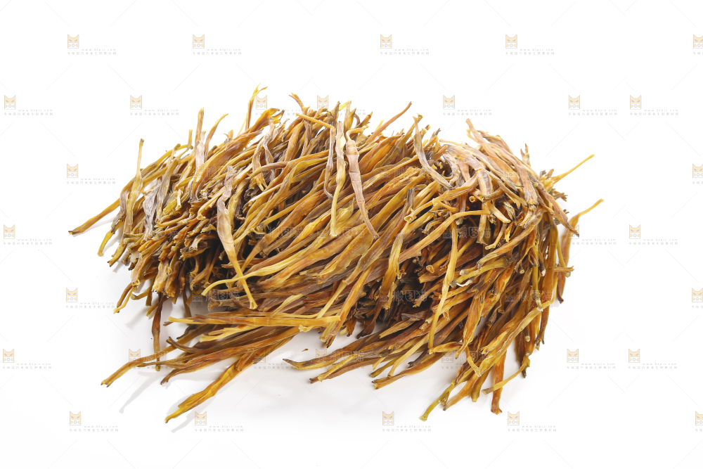 白底上摆放的黄花菜