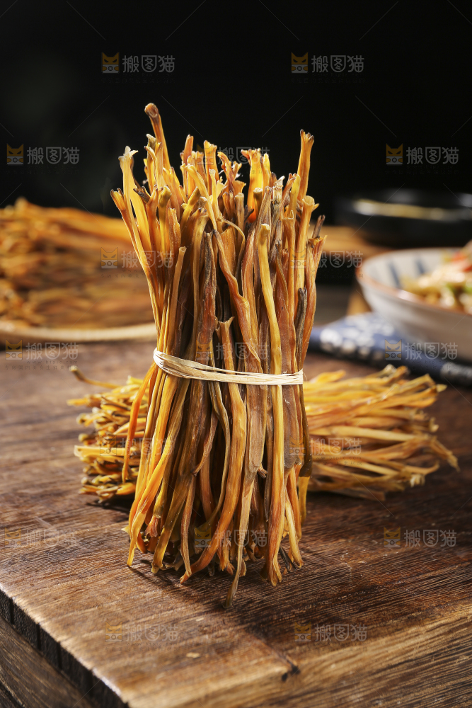 木底上的黄花菜