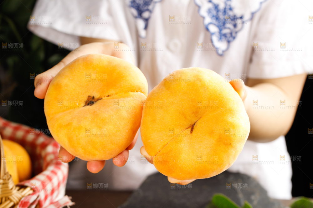深底上的黄毛蟠桃