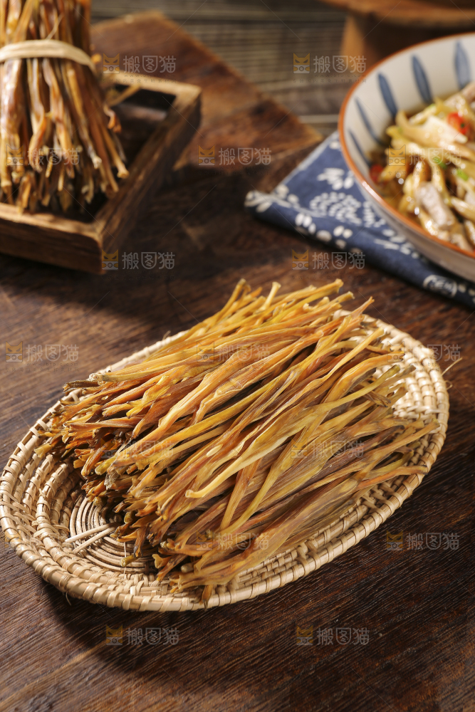 木底上的黄花菜