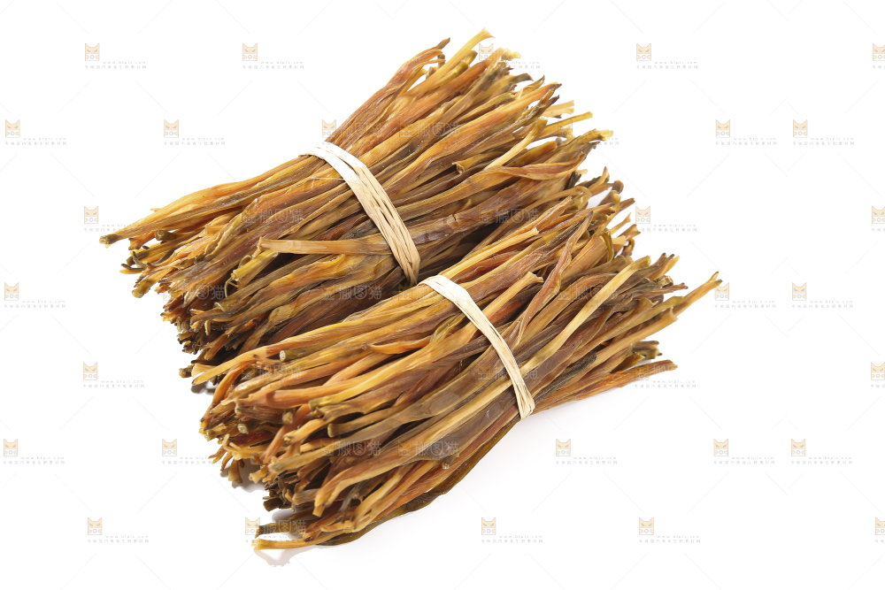 白底上摆放的黄花菜