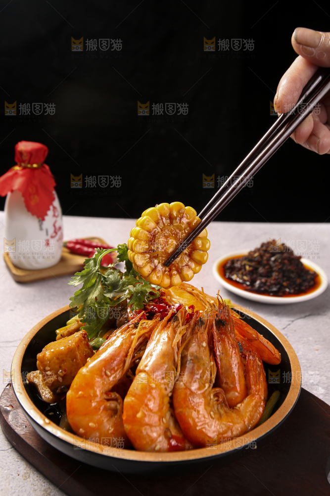 深底上的干锅大虾