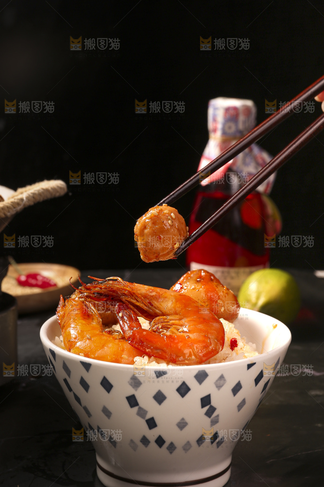 深底上的干锅大虾