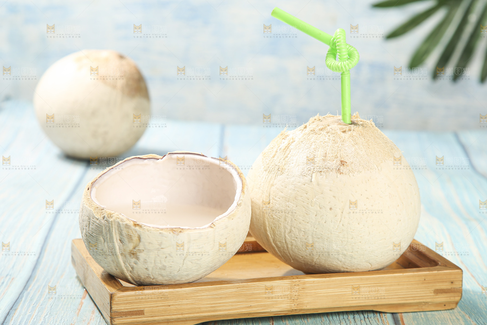 浅底上的泰国进口烤椰