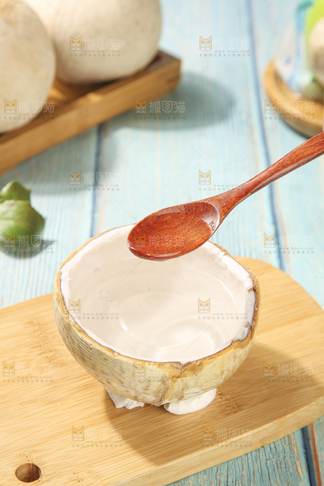 浅底上的泰国进口烤椰