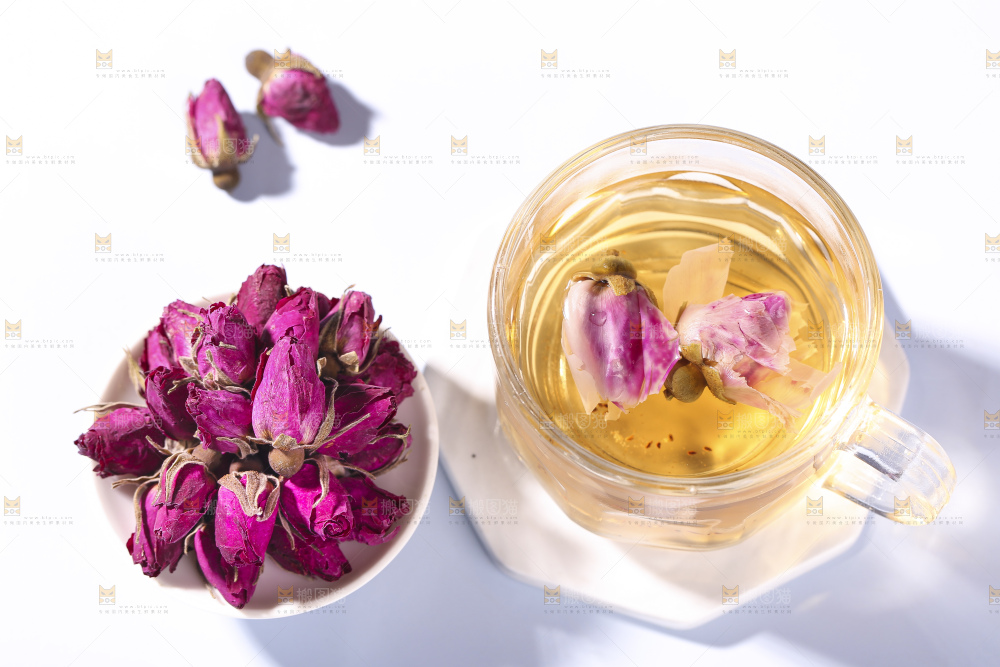 浅底上的玫瑰花干