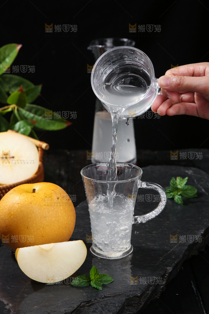 深底上放着的秋月梨