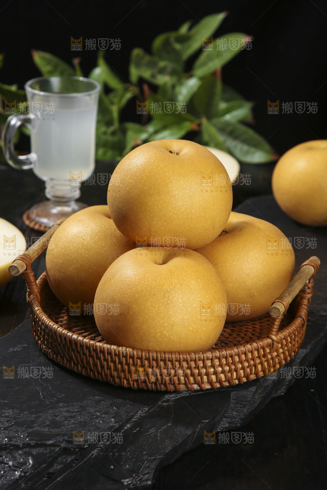 深底上放着的秋月梨