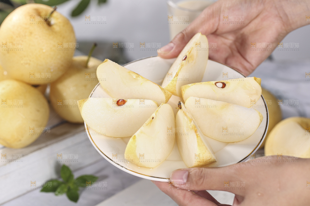 浅底上的皇冠梨