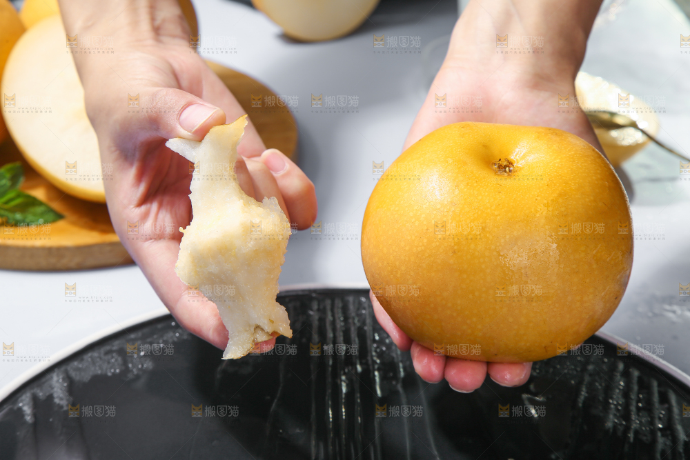 深底上放着的秋月梨