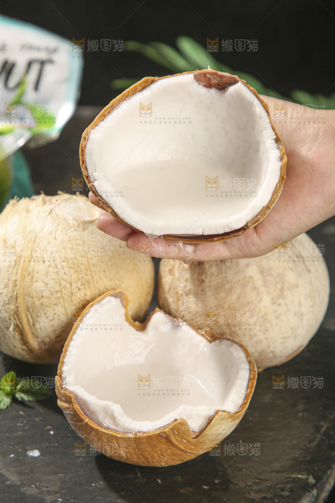 深底上的泰国进口烤椰