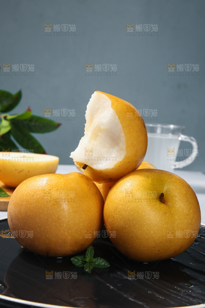 深底上放着的秋月梨