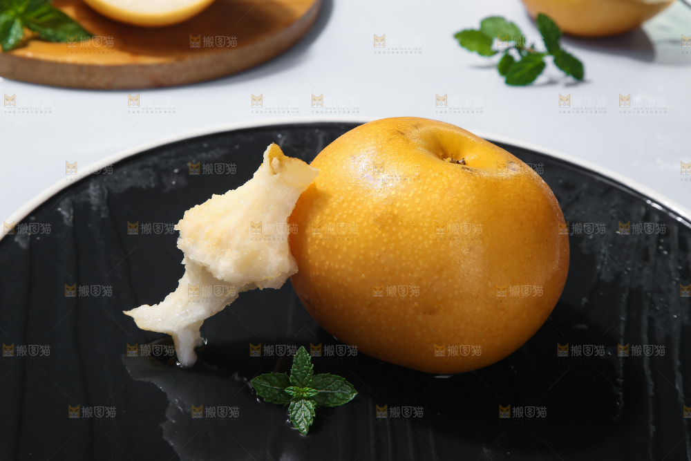 深底上放着的秋月梨