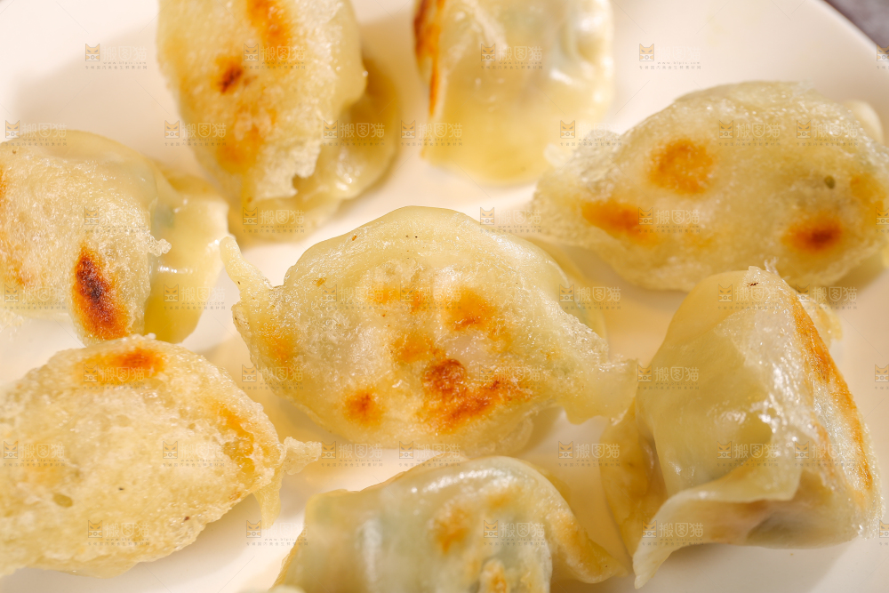 盘子里的手工水饺