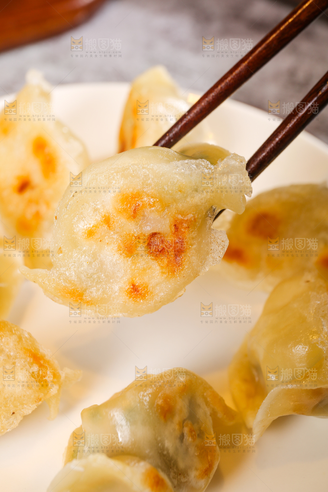 盘子里的手工水饺