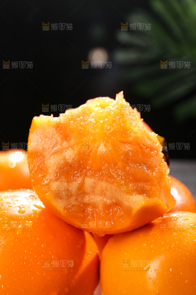 深底上的巧克力脆柿