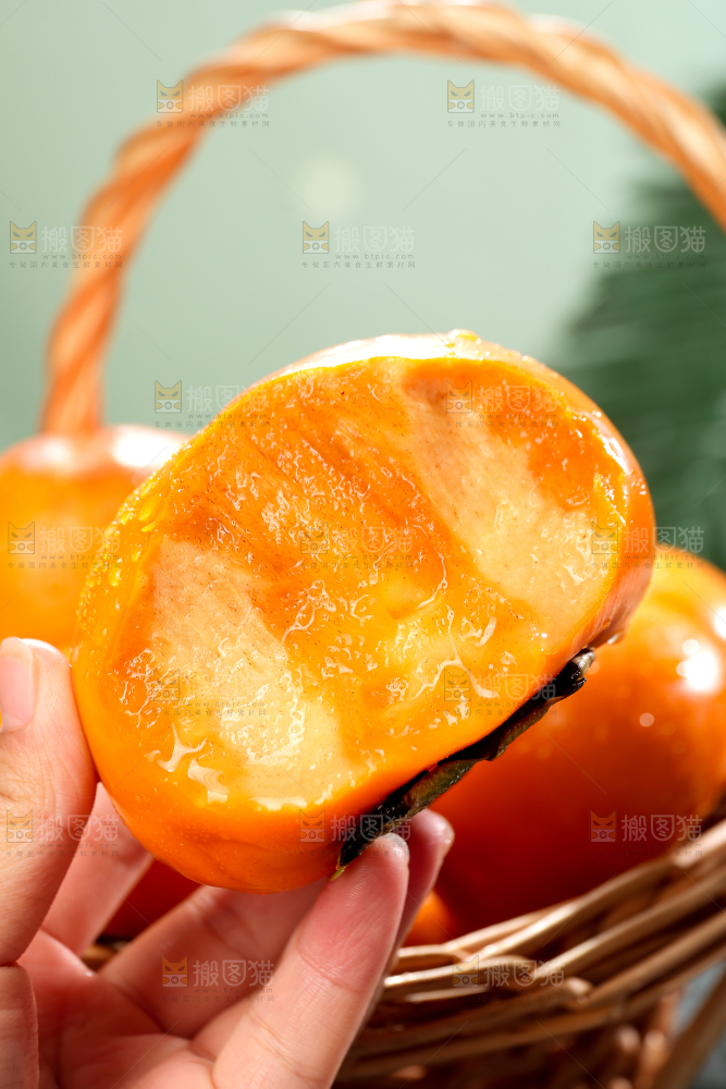 深底上的巧克力脆柿