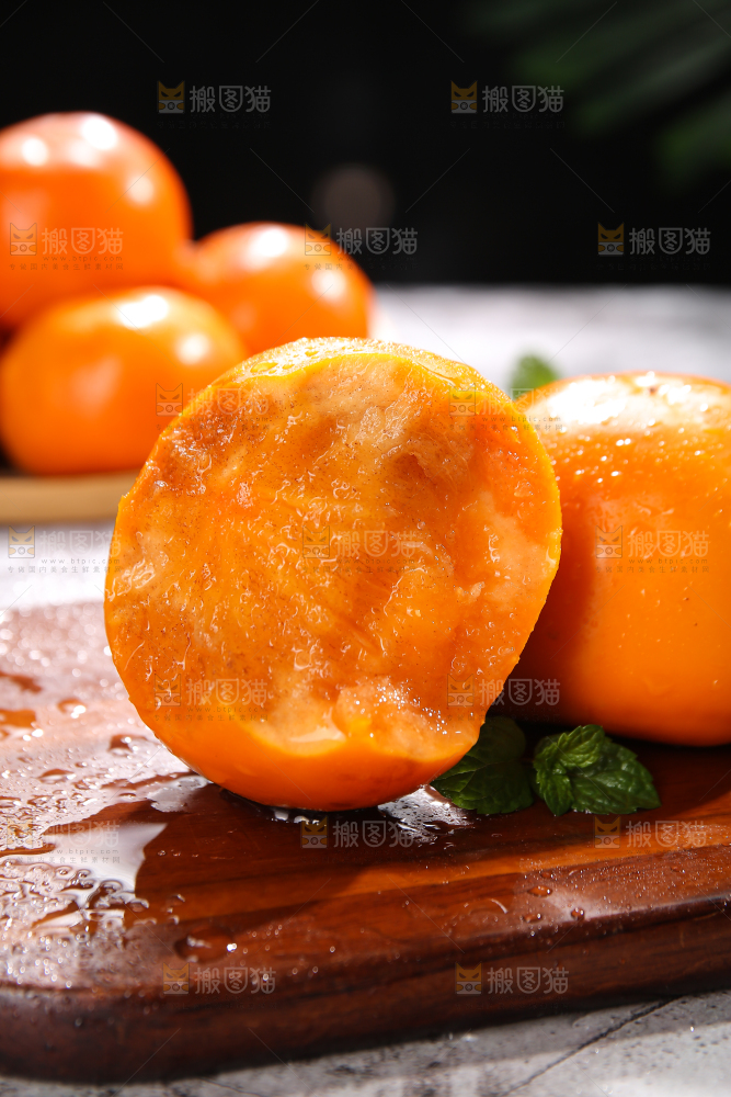 深底上的巧克力脆柿