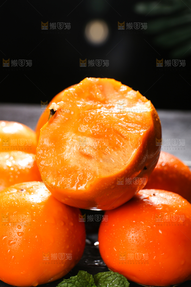 深底上的巧克力脆柿