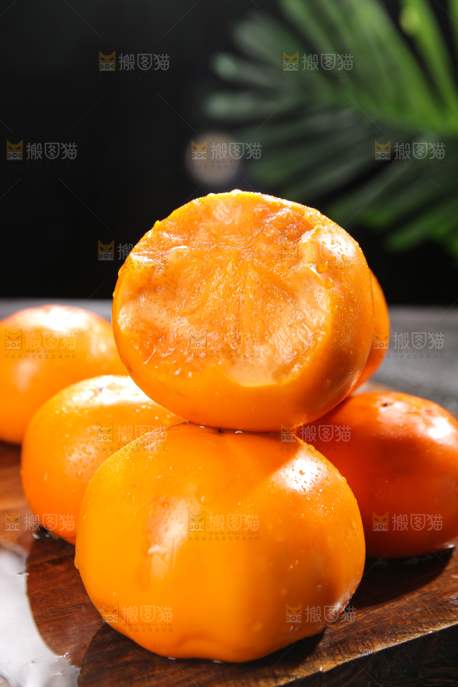 深底上的巧克力脆柿