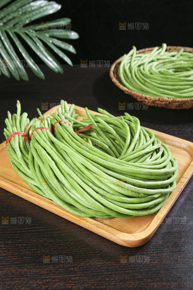 木底上的长豆角