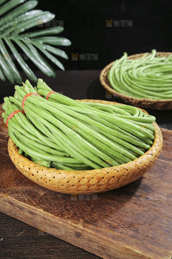 木底上的长豆角