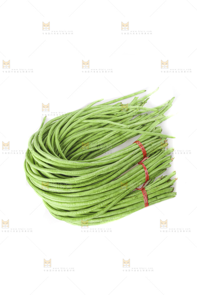 白底上的新鲜豇豆