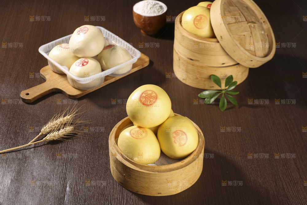 深底上的玉米馒头