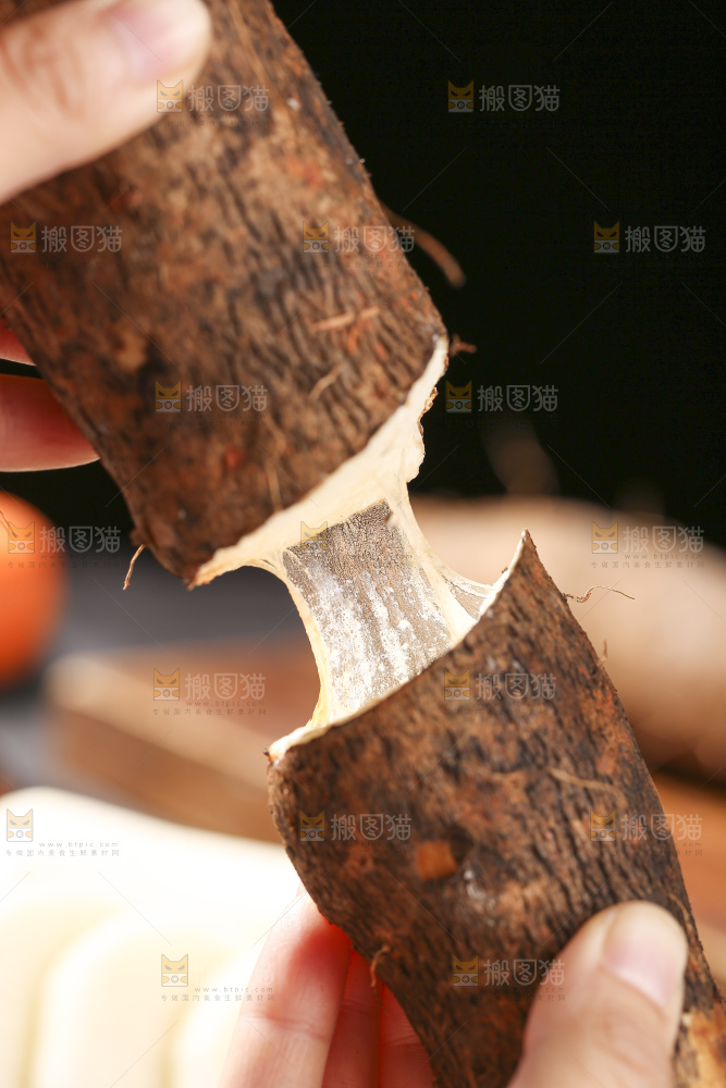 深底上放着灵芝山药