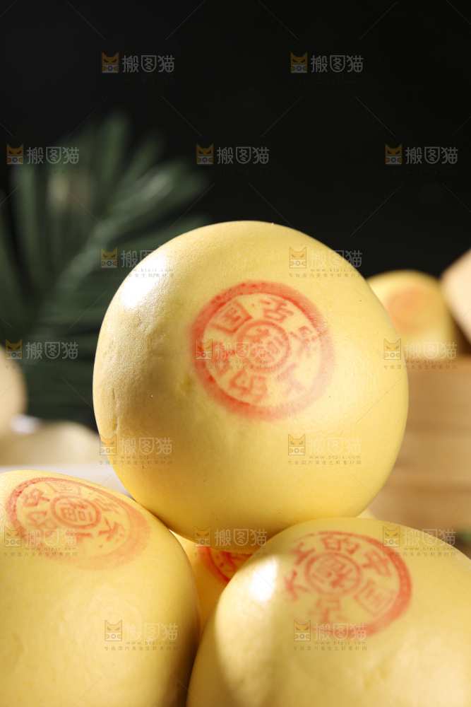 深底上的玉米馒头