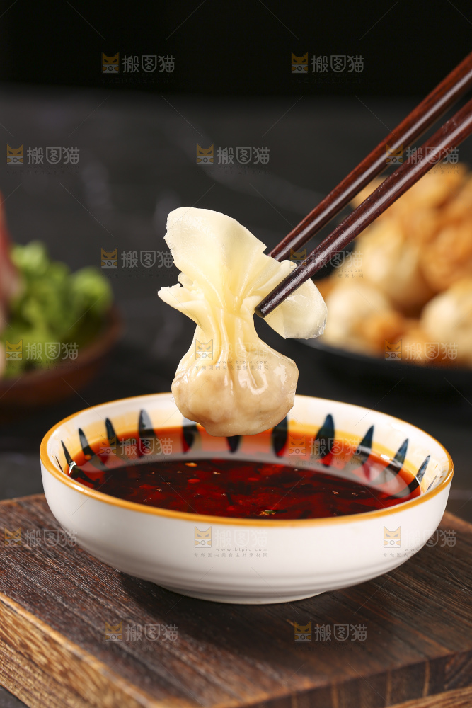 深底上的小金鱼馄饨