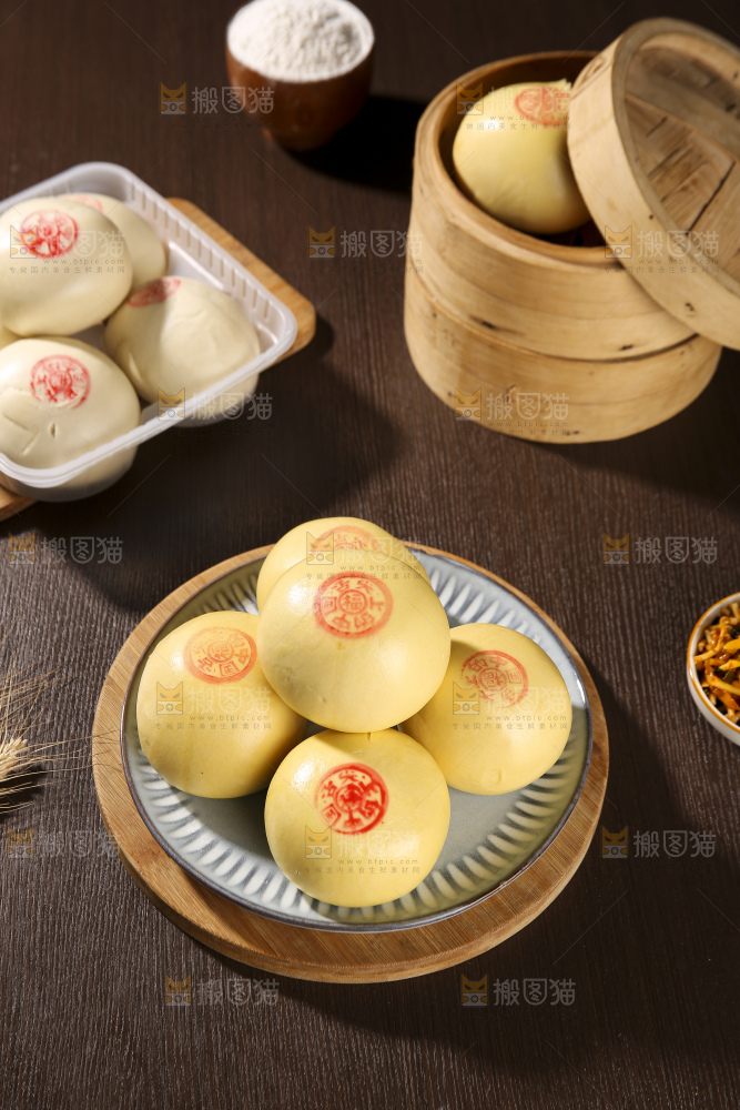 深底上的玉米馒头