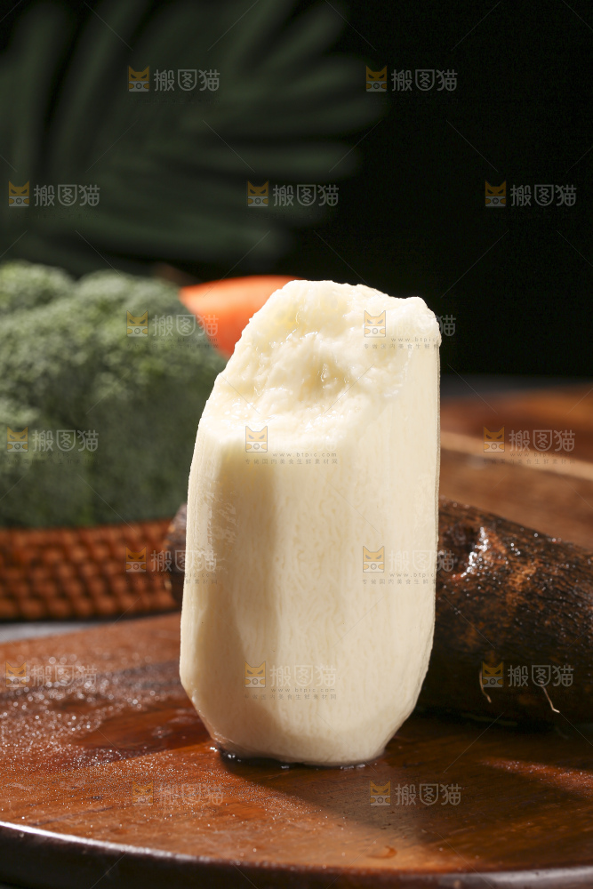 深底上放着灵芝山药