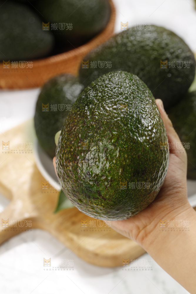 浅底上的牛油果