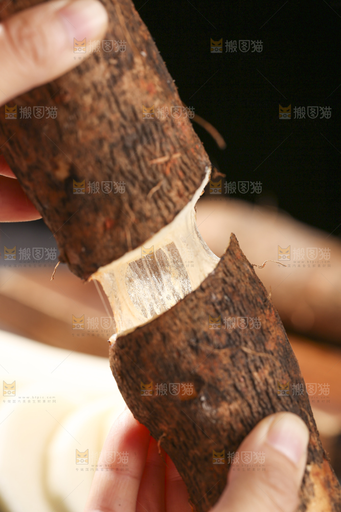 深底上放着灵芝山药
