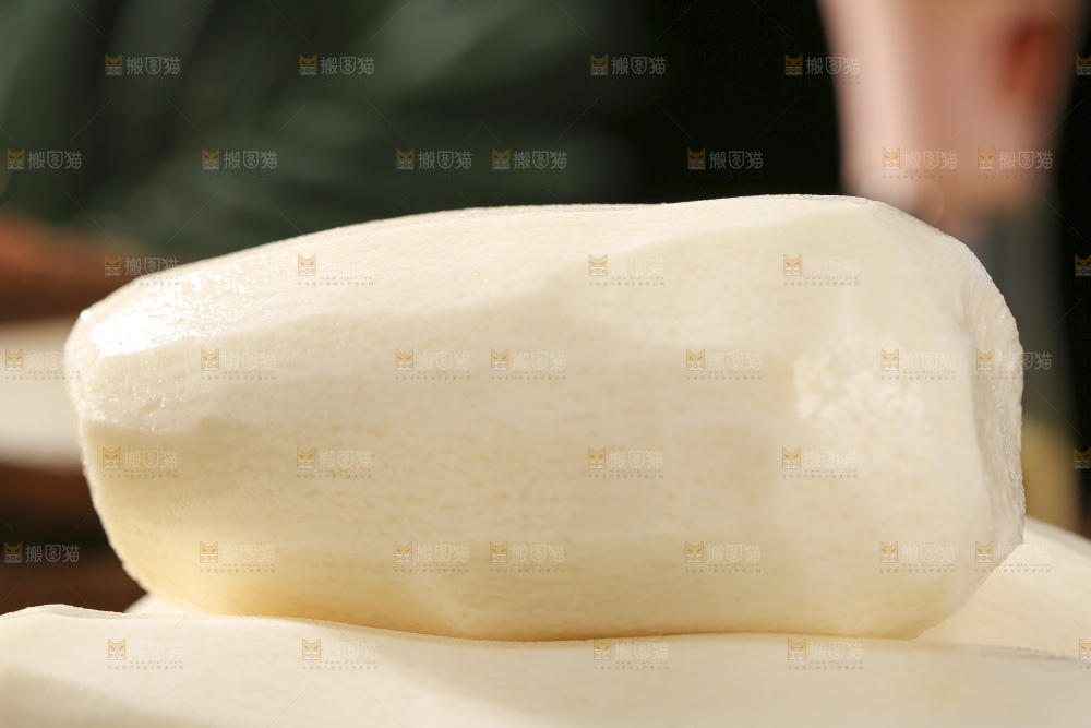 深底上放着灵芝山药