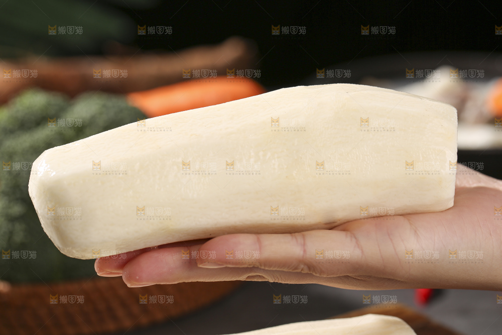 深底上放着灵芝山药