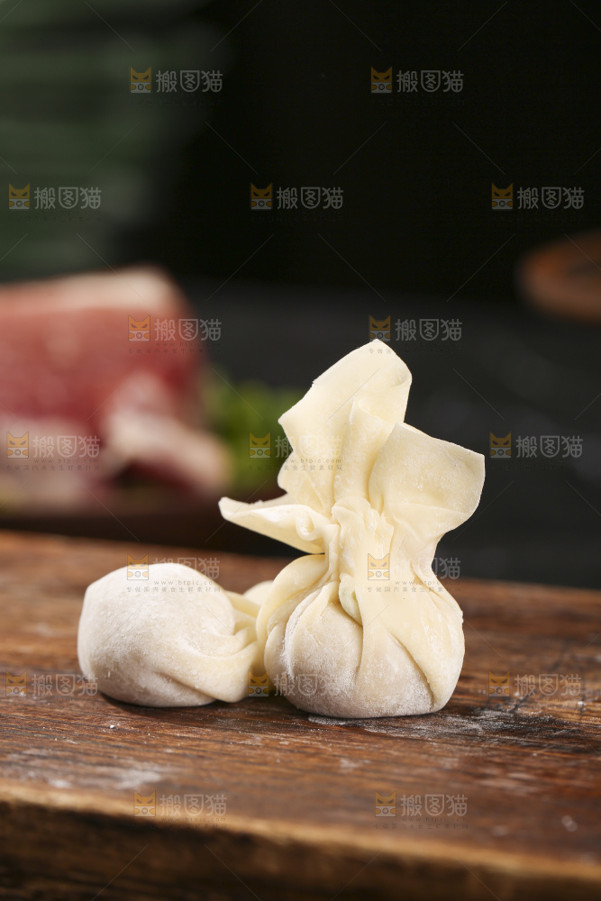 深底上的小金鱼馄饨