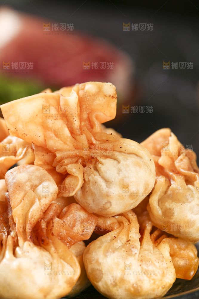 深底上的小金鱼馄饨