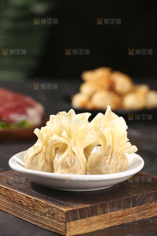深底上的小金鱼馄饨