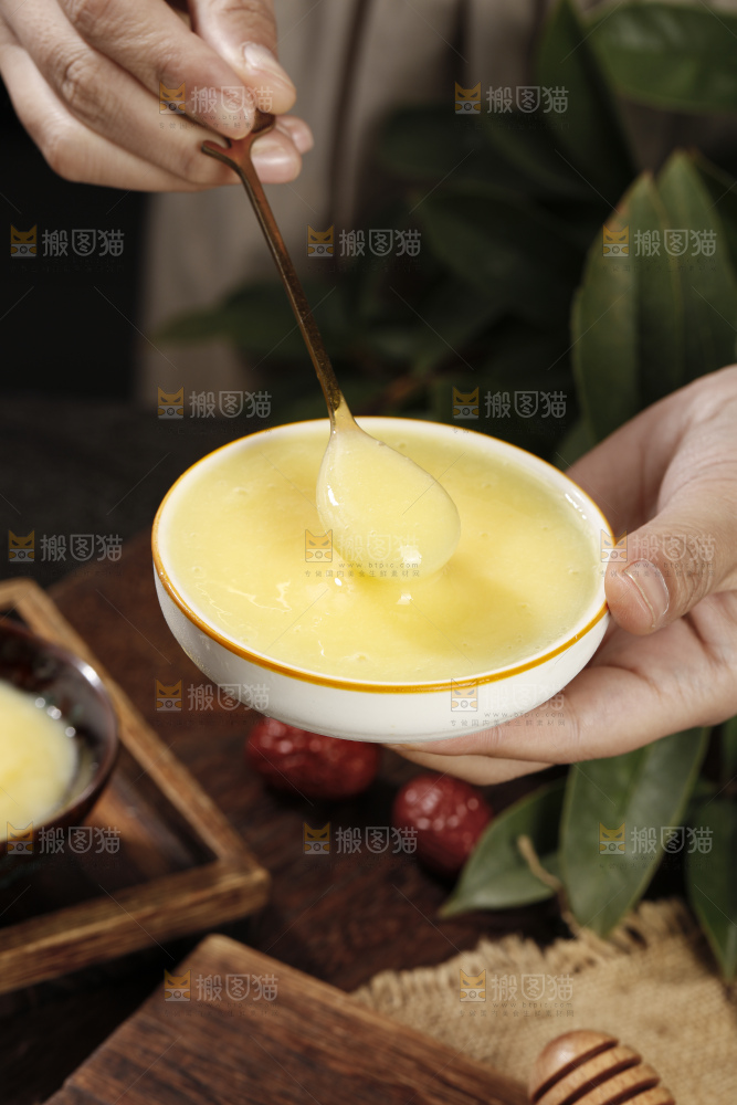 深底上的蜂王浆