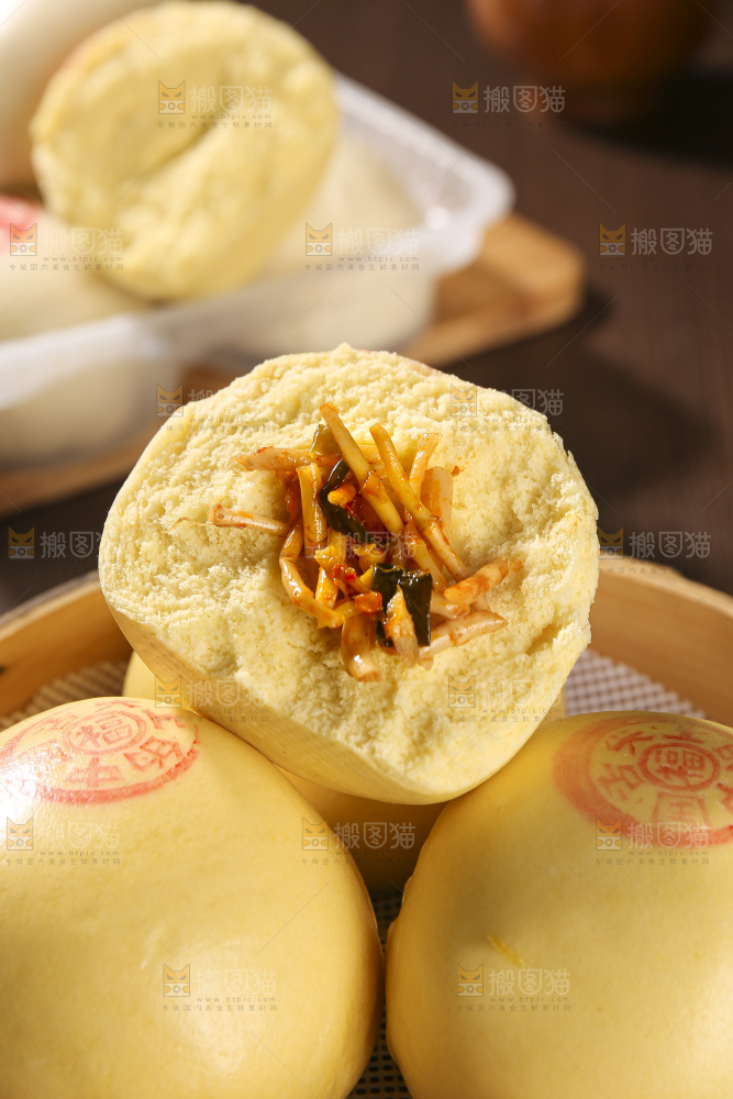深底上的玉米馒头