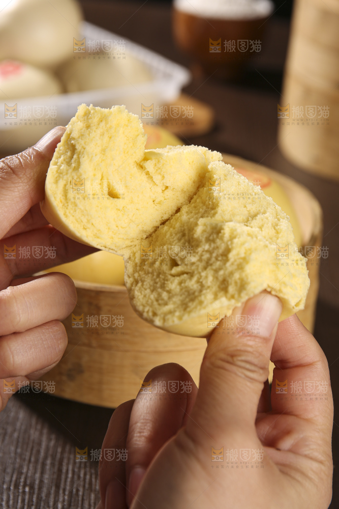 深底上的玉米馒头