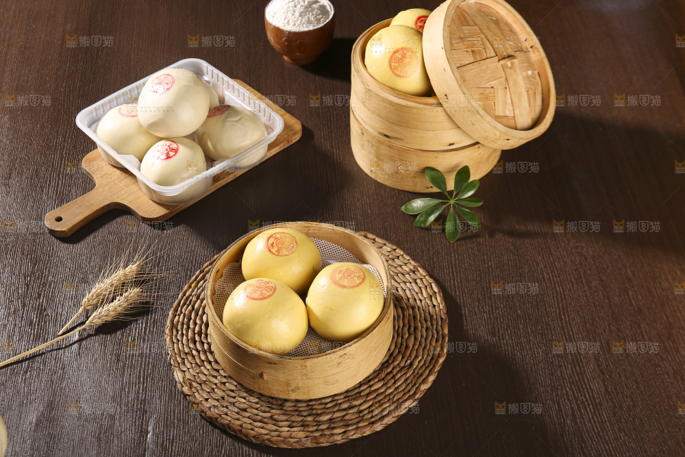 深底上的玉米馒头