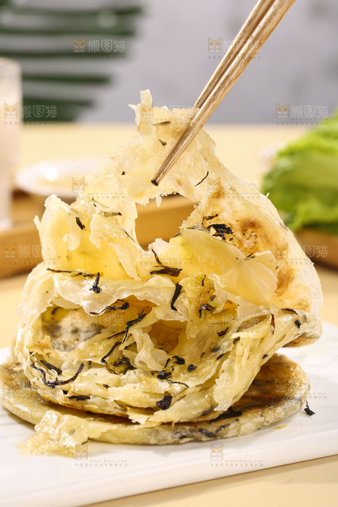 浅底上的梅干菜饼