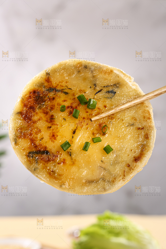 浅底上的梅干菜饼