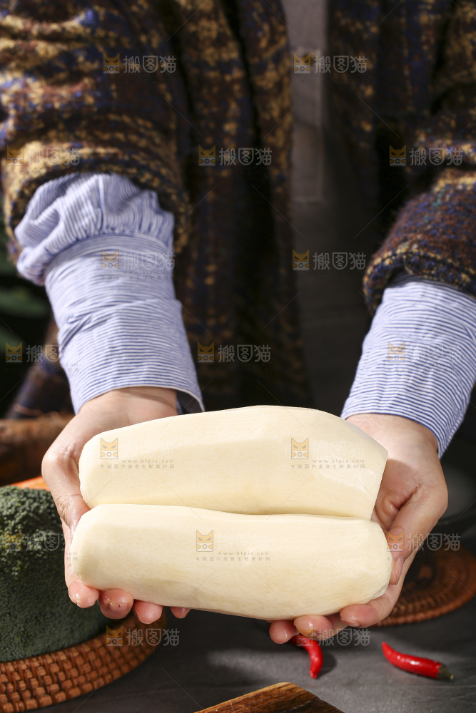 深底上放着灵芝山药