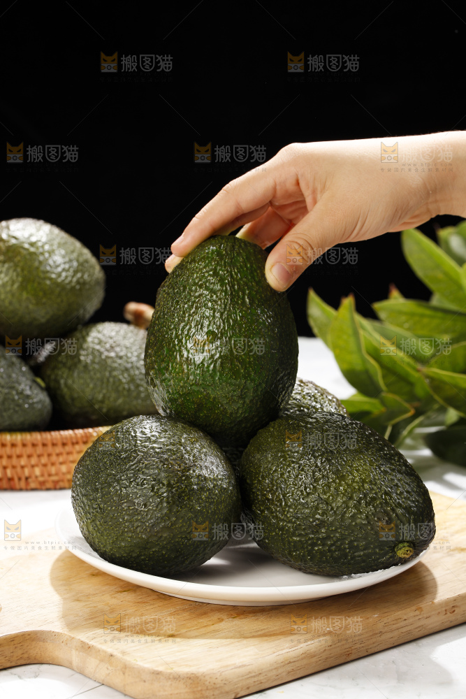 浅底上的牛油果