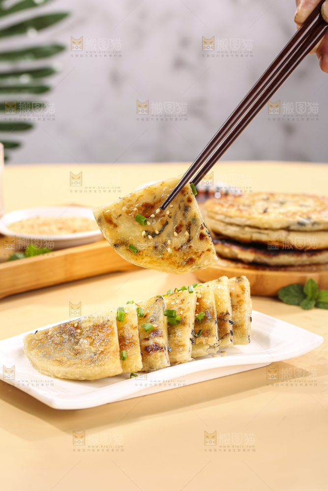 浅底上的梅干菜饼