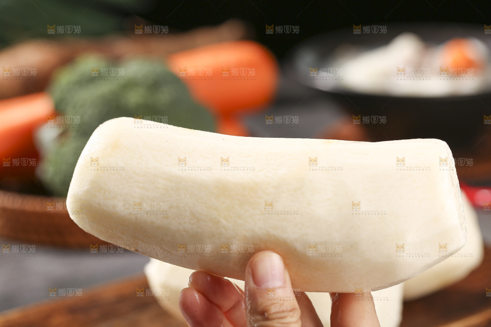 深底上放着灵芝山药